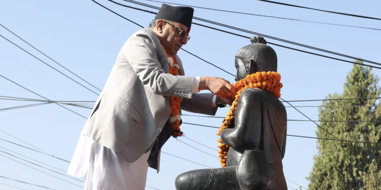 प्रधानमन्त्री प्रचण्डले गरे राष्ट्रिय विभूति शंखधर साख्वाको प्रतिमामा माल्यार्पण