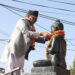 प्रधानमन्त्री प्रचण्डले गरे राष्ट्रिय विभूति शंखधर साख्वाको प्रतिमामा माल्यार्पण