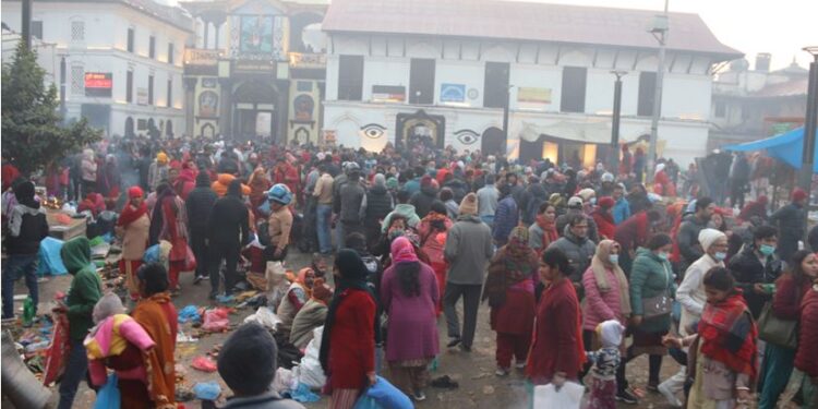 दिवङ्गत पितृको सद्गतिको कामना गर्दै शिवालयमा शतबीज छरियो