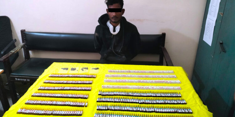 लागुऔषधसहित एकजना पक्राउ, दुई जना फरार