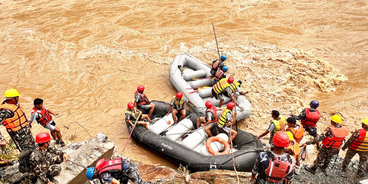 त्रिशूलीमा बेपत्ता दुईवटा बस र यात्रुको खोजी पुनः सुरु
