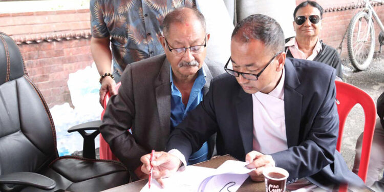 न्युरोड फुटपाथ विस्तारको विरोधमा सडकबाटै काम