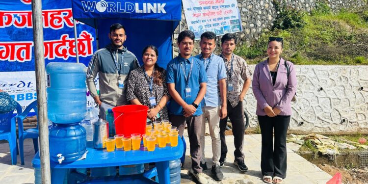 वर्ल्डलिकं सतुङ्गलद्वारा निःशुल्क खानेपानी तथा जुश वितरण