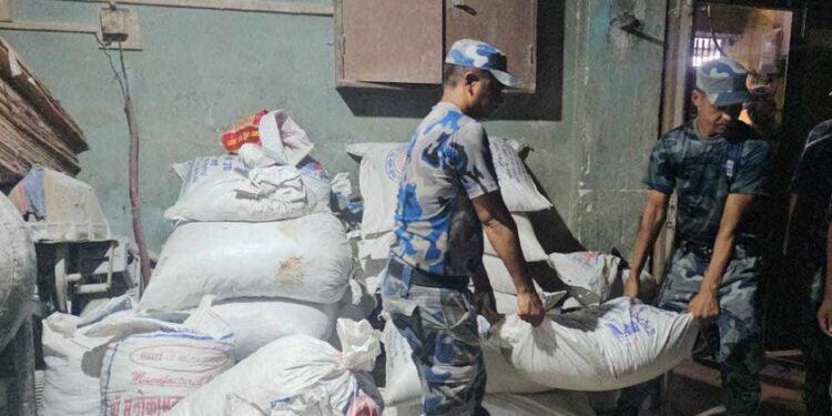 वीरगन्जको गोदाममा छापा, करिब २० लाख  बराबरको सामान नियन्त्रणमा