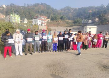 नागढुङ्गा सुरूङमार्गमा फेरि अवराेध, उचित क्षतिपूर्ति दिनुपर्ने स्थानीयकाे माग