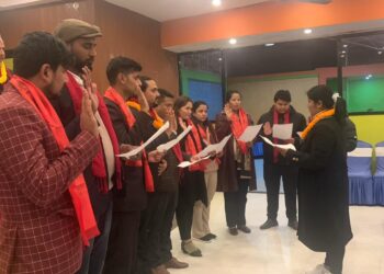धापासी जेसीजको नवनिर्वाचित अध्यक्ष सुजिना डंगोलद्धारा कार्यसमितिले पदभार ग्रहण