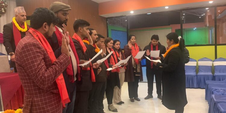 धापासी जेसीजको नवनिर्वाचित अध्यक्ष सुजिना डंगोलद्धारा कार्यसमितिले पदभार ग्रहण