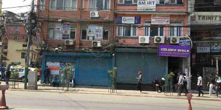 अल्टिमा लाइफस्टाइलले पसलनै नखोली झुक्कायो