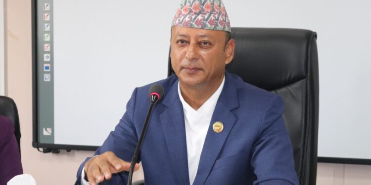 शिक्षकका मागका सम्बन्धमा सरोकारवालासँग छलफल गरी सम्बोधन गर्ने: मन्त्री खड्का