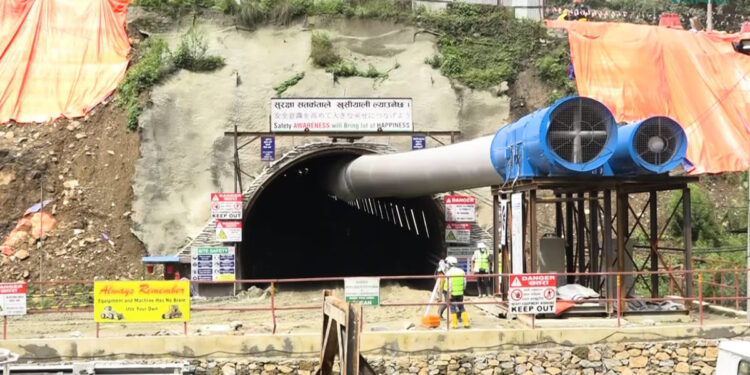 नागढुंगा सुरूङमार्गको काम १९ दिनदेखि ठप्प, आयाेजना भन्छ नयाँ तरिकाले जान्छाै