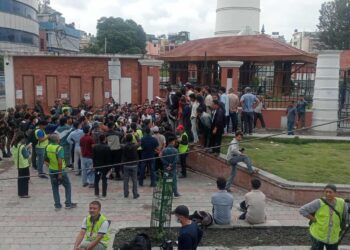 छिटो नेतृत्व चाहियो भन्दै सुन्धारामा बढ्यो भीड