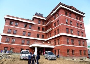 चन्द्रागिरि स्वास्थ्य शाखाको चरम लापरबाही: कार्यालय सहयोगीको भरमा औषधि र भ्याक्सिन वितरण, जनस्वास्थ्यमाथि खेलबाड  ​